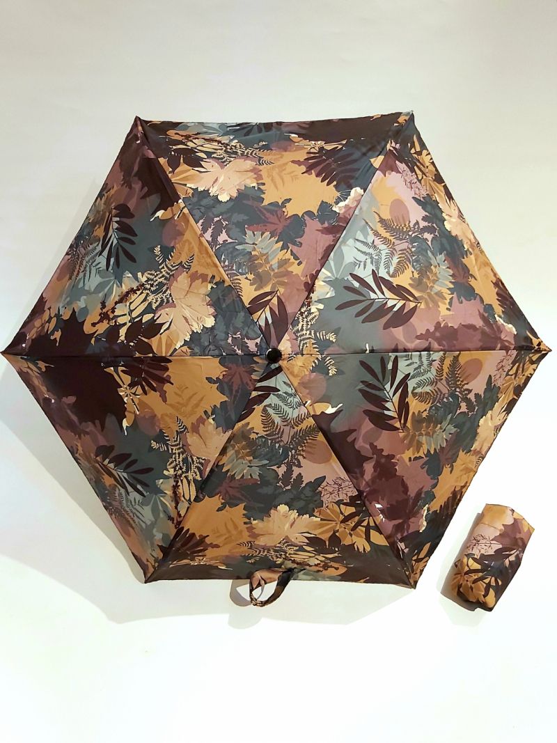 Parapluie femme de poche micro pliant vert open close à motif feuilles d'automne Guy de Jean, léger et solide