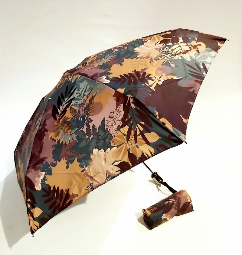 Parapluie femme de poche micro pliant vert open close à motif feuilles d'automne Guy de Jean, léger et solide