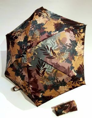 Parapluie femme de poche micro pliant vert open close à motif feuilles d'automne Guy de Jean, léger et solide