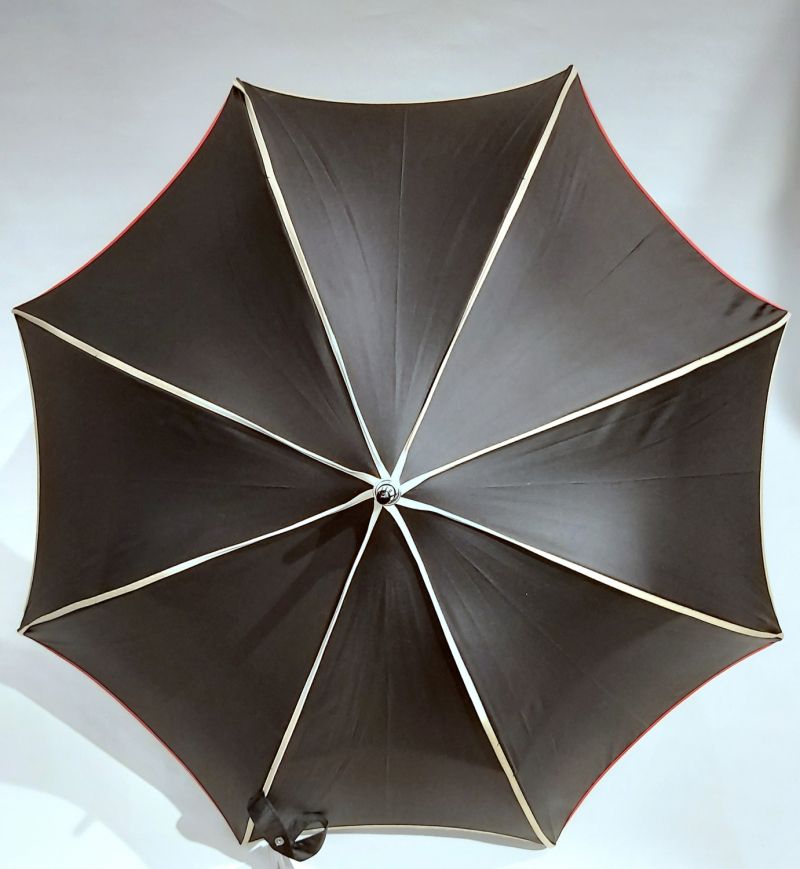 EXCLUSIVITE : Parapluie long pagode uni noir gansé / Guy de Jean, anti retournement & original