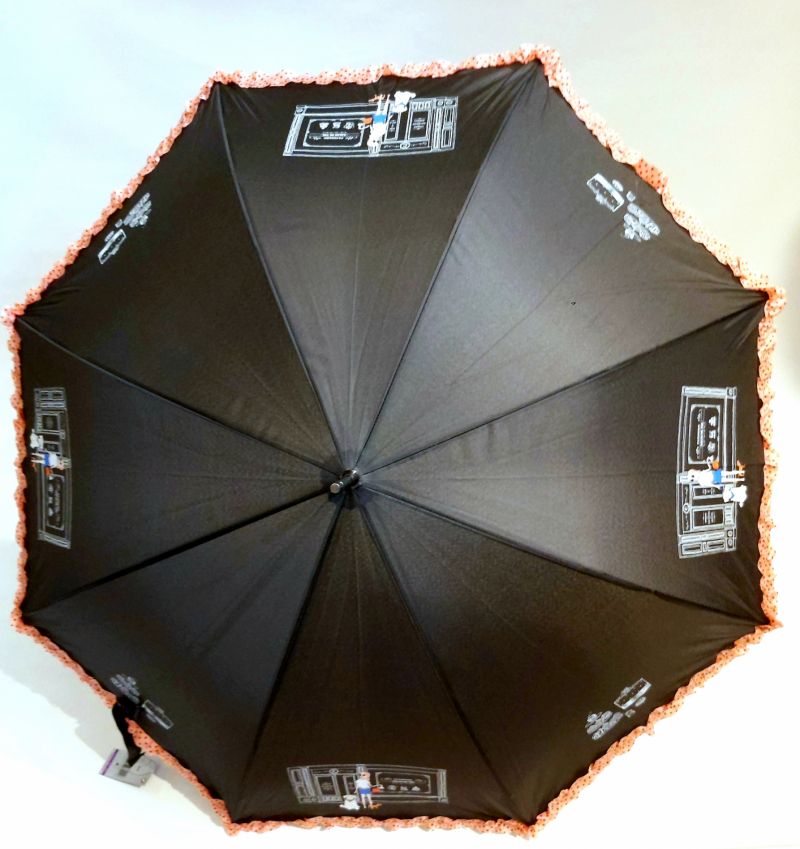 Parapluie long la patisserie et ses cakes à froufrou noir & rose, Léger & solide