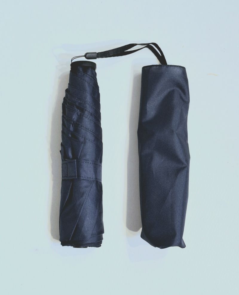Parapluie mini Plume 100g uni bleu marine - Ultra léger & manuel - Pas cher