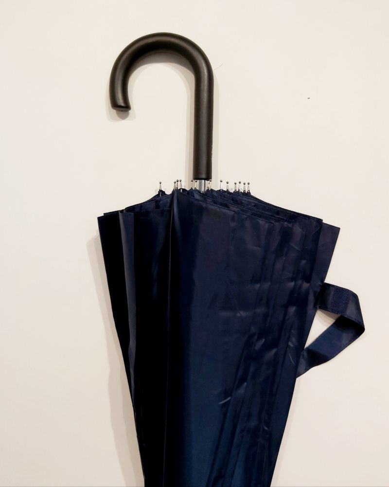 Parapluie long uni bleu navy manuel 16 baleines, XXl 135cm diam & pas cher