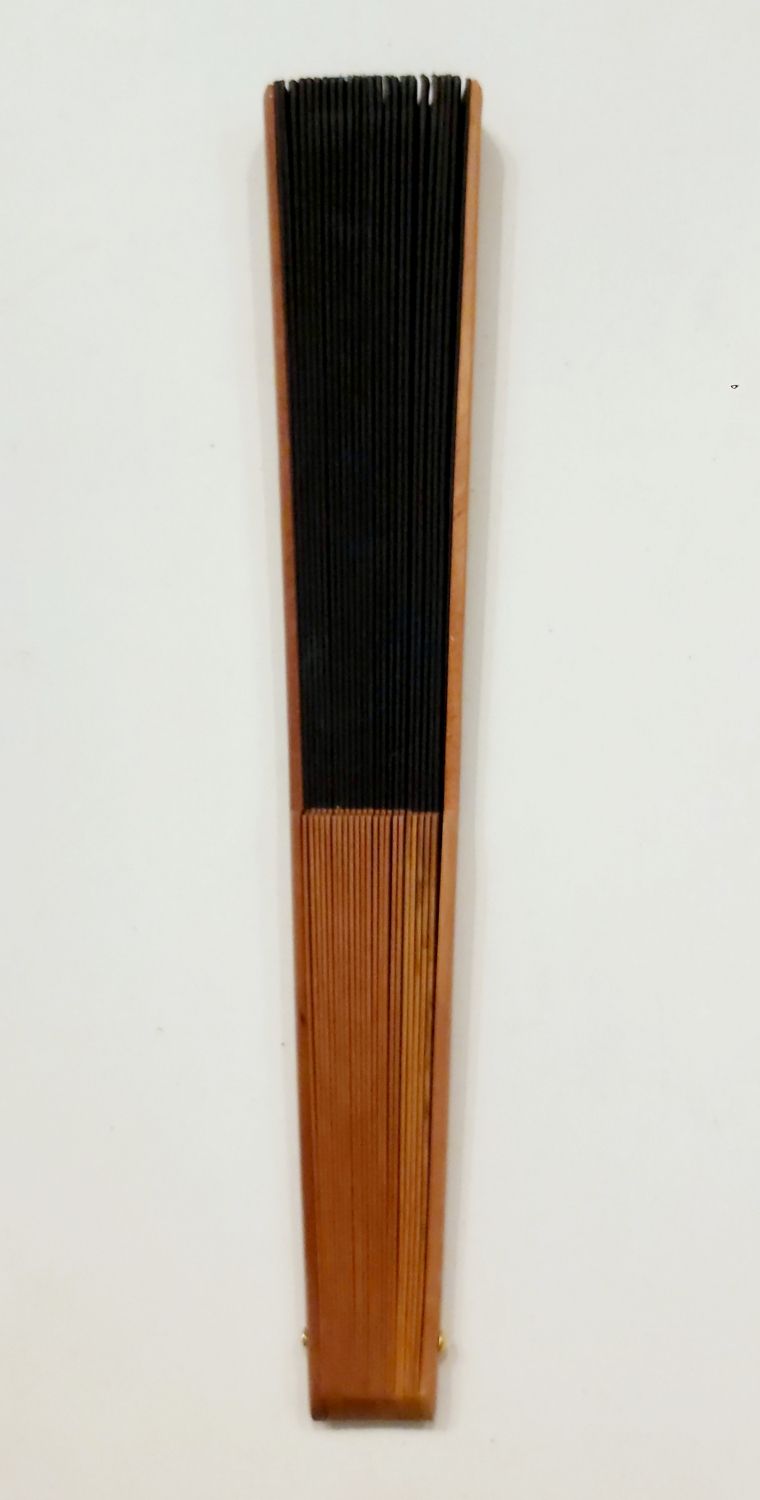 Grand éventail 27 cm GD GEPETTO tissu en coton noir bois fruitier naturel, 51 cm diam