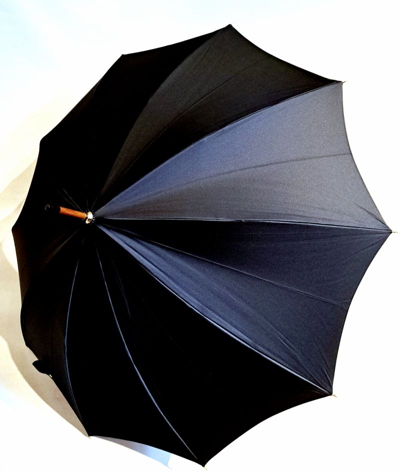Parapluie long manuel uni noir sa poignée bois 10 branches Guy de Jean - grand et résistant