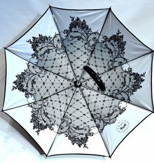 Parapluie double long noir & blanc et motif dentelle noire Guy de Jean - chic & résistant