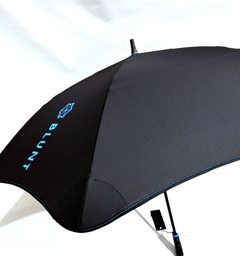 Parapluie Blunt Sport géant droit manuel uni noir/bleu (d 147 cm) Housse bandoulière - Solide & anti vent