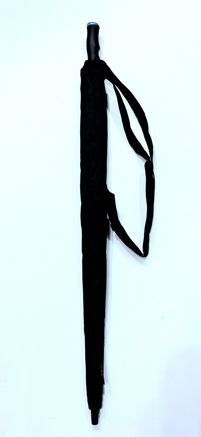 Parapluie Blunt Sport géant droit manuel uni noir/bleu (d 147 cm) Housse bandoulière - Solide & anti vent