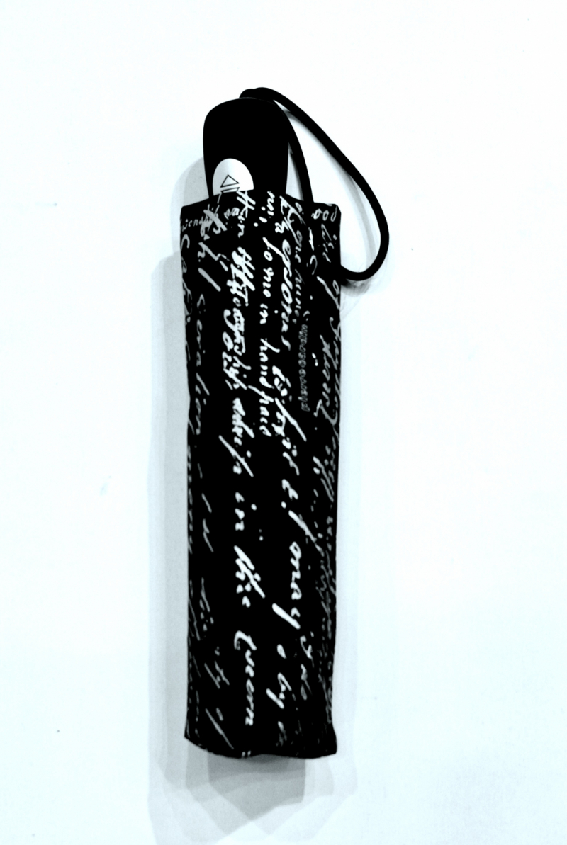 Parapluie pliant noir open close manuscrit métallique noir & argent P.Cardin - léger & solide