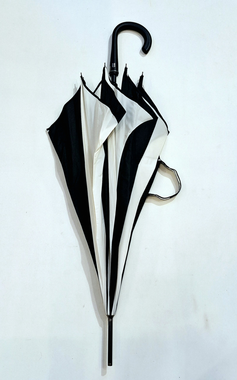 Parapluie long automatique en forme de fleur bicolore noir & blanc P.Cardin - Résistant & Léger
