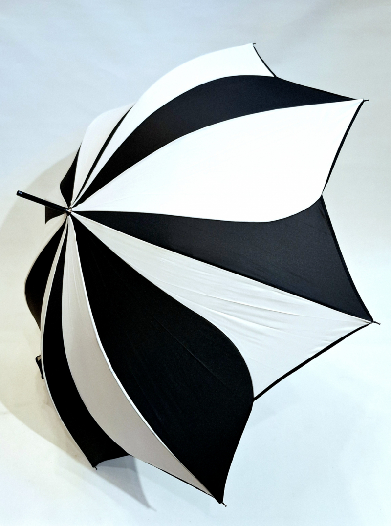 Parapluie long automatique en forme de fleur bicolore noir & blanc P.Cardin - Résistant & Léger