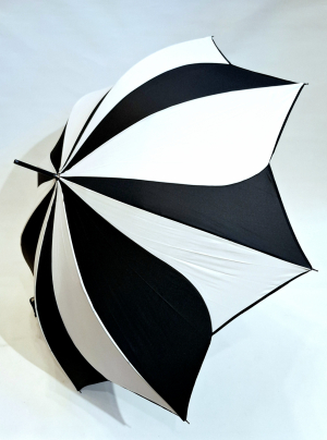 Parapluie long automatique en forme de fleur bicolore noir & blanc P.Cardin - Résistant & Léger