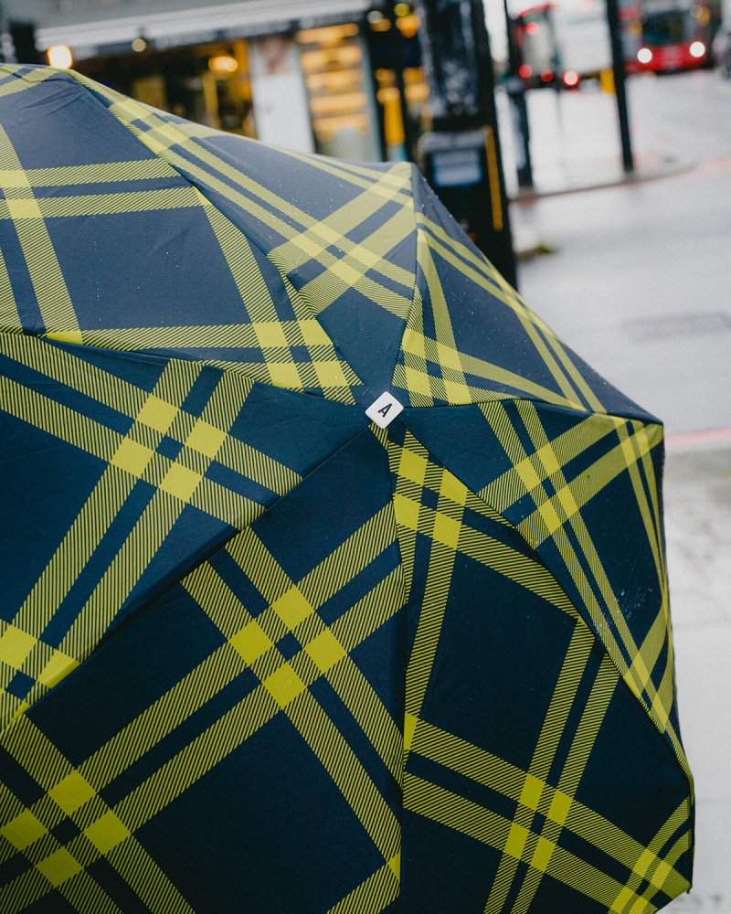 Parapluie Anatole mini plat de poche imprimé écossais - noir & ocre - ALWYNE - Léger 220g & solide 7 br TOP