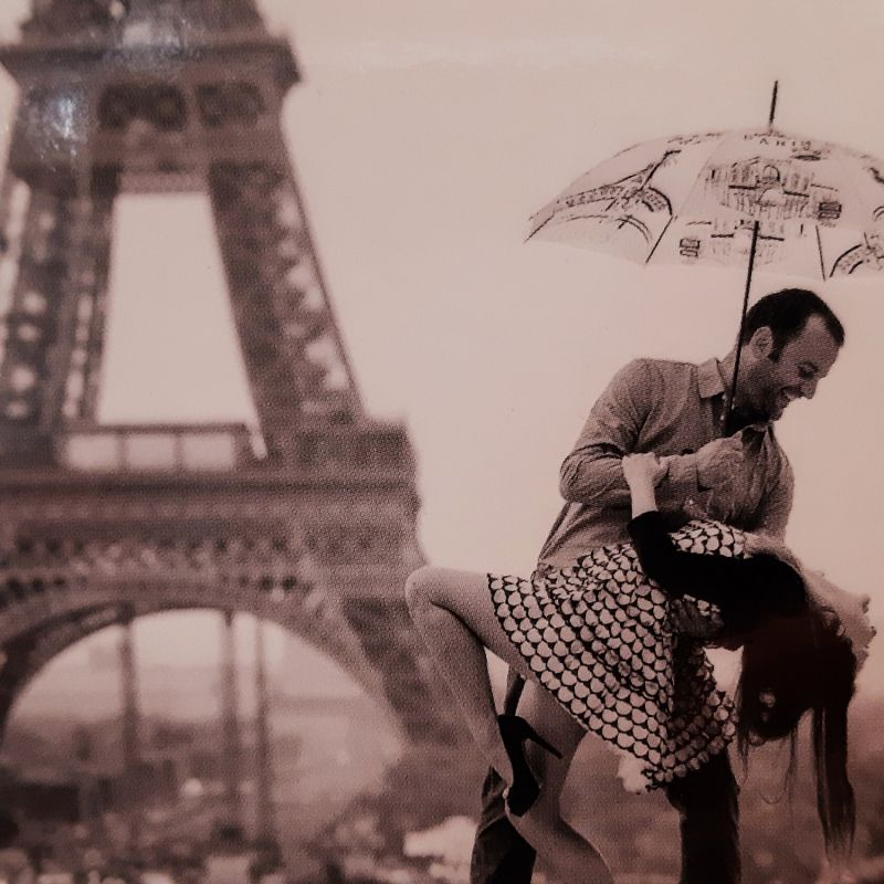 Parapluie long manuel impression la Parisienne ivoire Guy de Jean, léger et solide