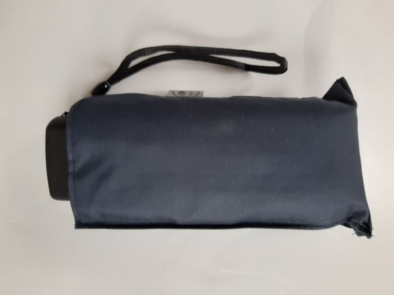 Mini parapluie de poche pliant plat 16 cm bleu marine Chic il pleut, léger 200g et solide
