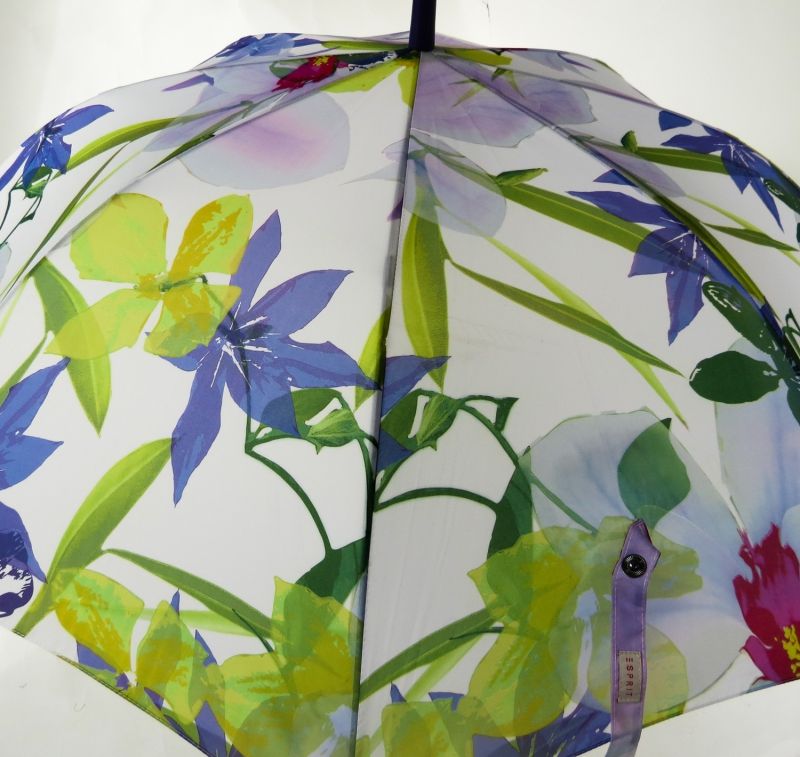 Grand parapluie long automatique à fleurs bleues, mauves et vertes sur fond blanc Happy rain Esprit, léger et solide