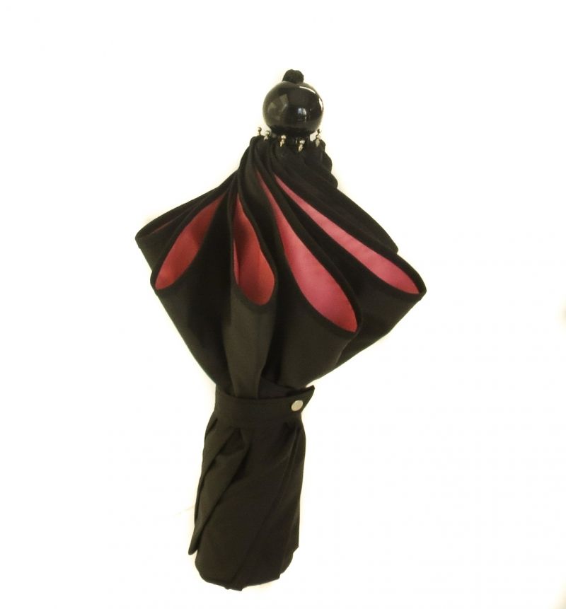 EXCLUSIVITE : Parapluie pliant Chantal Thomass de luxe noir doublé rose jambes glamour, anti vent & élégant