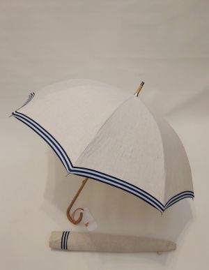 Ombrelle en lin anti uv à 97% bordée galon rayé blanc bleu d'une seule pièce en bois chêne & française