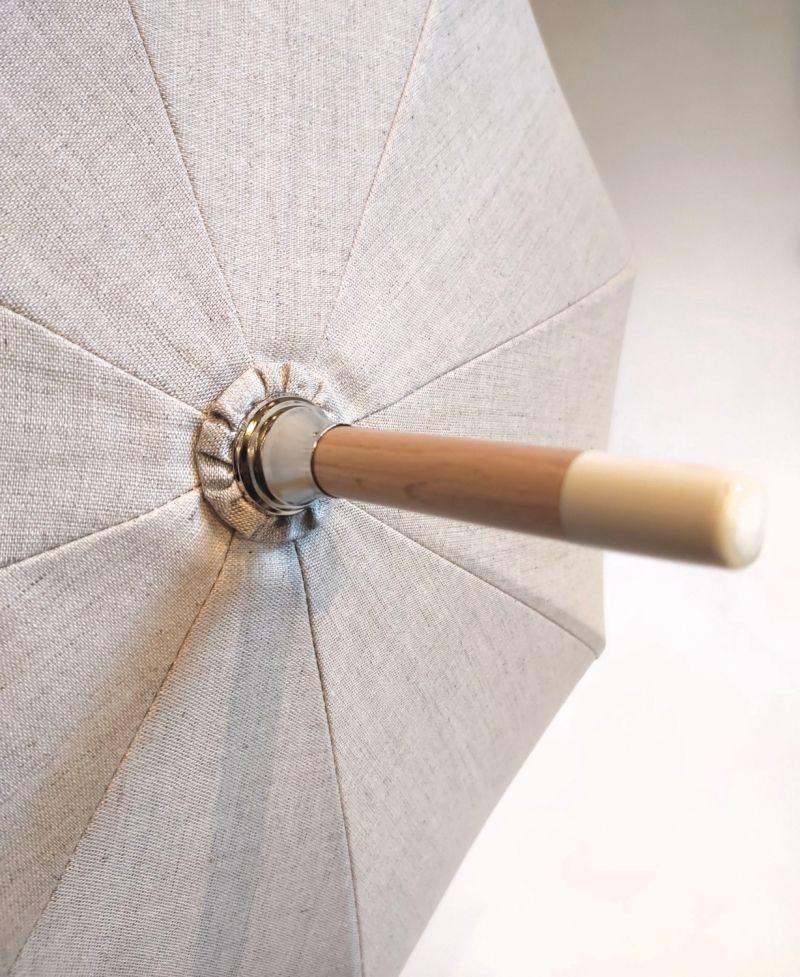 Ombrelle droite anti UV UPF50+ à 97% en lin naturel poignée cone en bois française, légère et solide