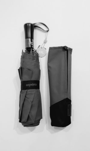 Parapluie golf XXL pliant gris open close avec sa double toile Ezpeleta, anti vent et pas cher
