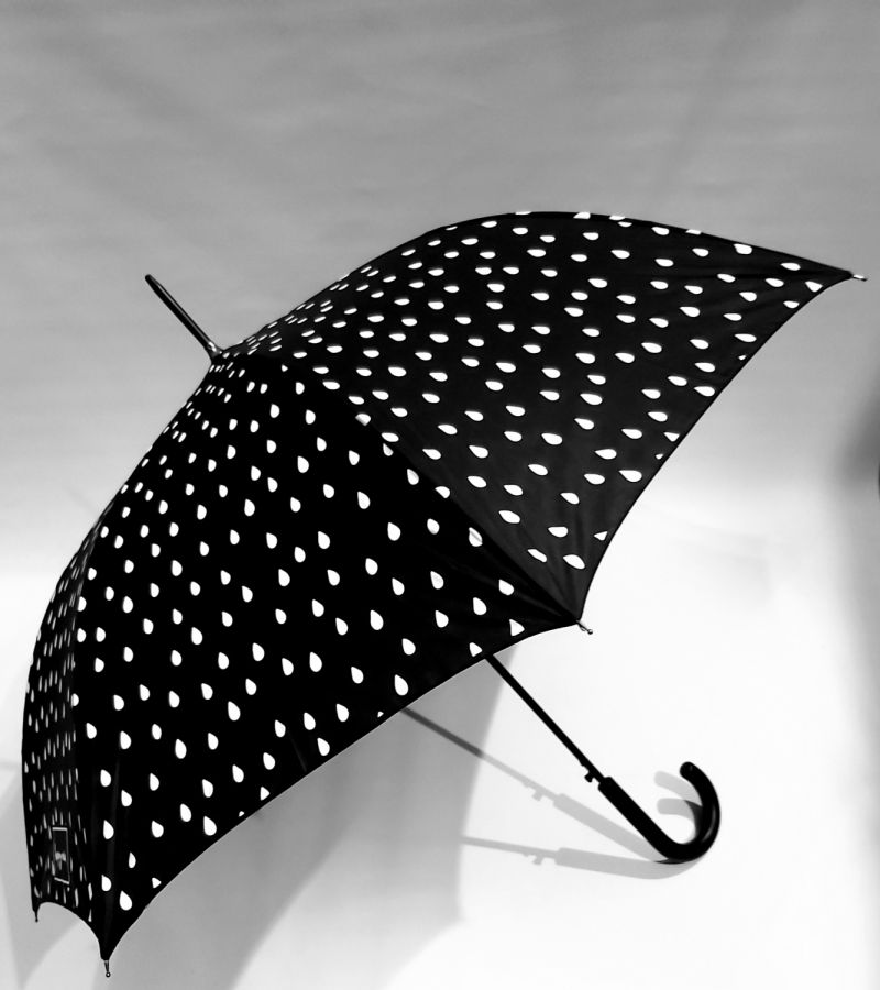 Parapluie long automatique change de couleur noir puis multicolore Esprit, léger et solide
