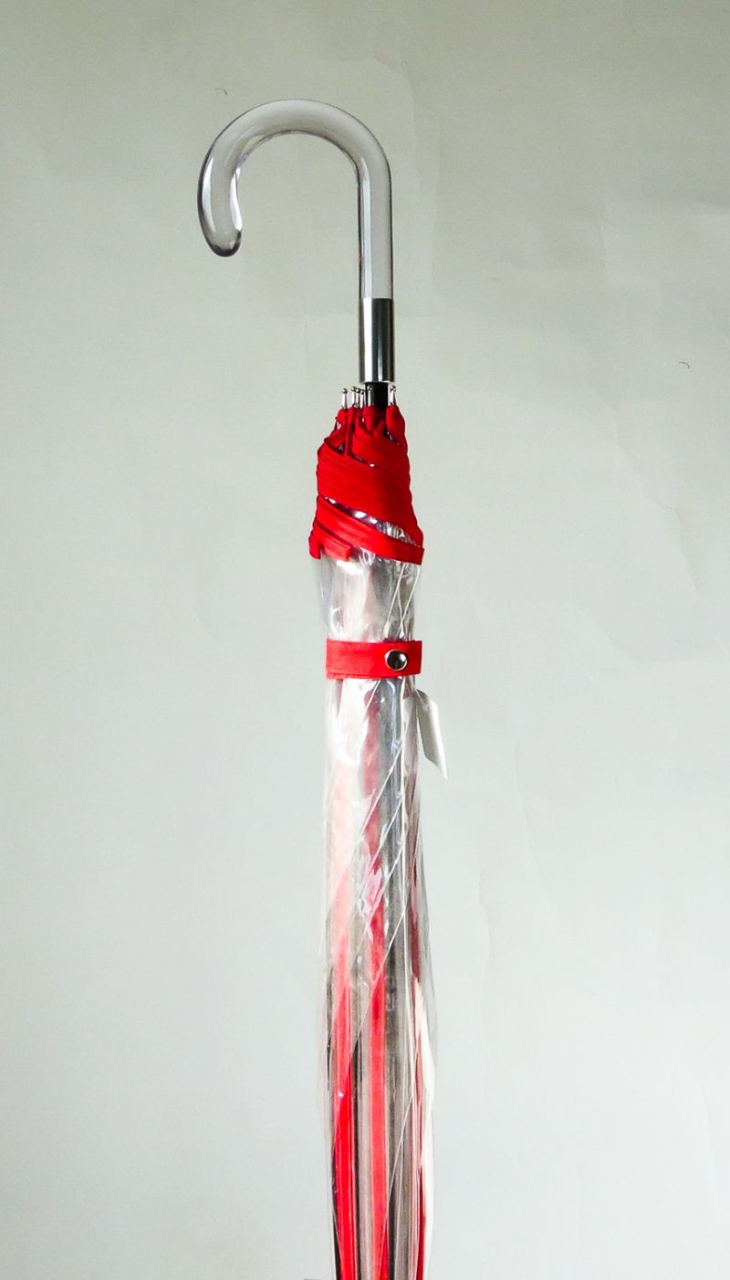 Parapluie cloche transparent bordé rouge seventies de Guy de Jean, léger et résitant