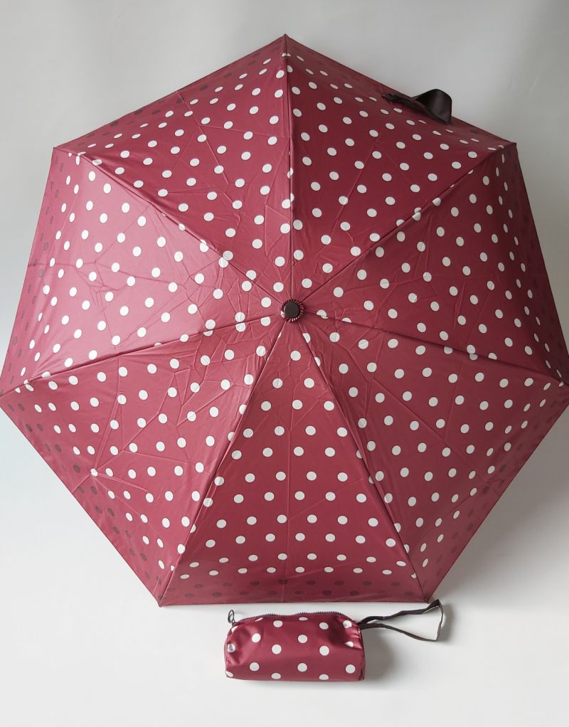Mini parapluie pliant sur fond bordeaux à pois pochon zip Ezpeleta, léger et solide