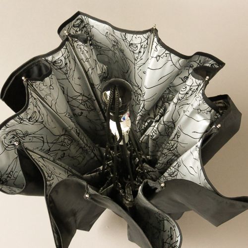 Parapluie JP Gaultier pliant automatique noir doublé argent avec un motif de visages et silhouette par Cocteau, pliant et robuste