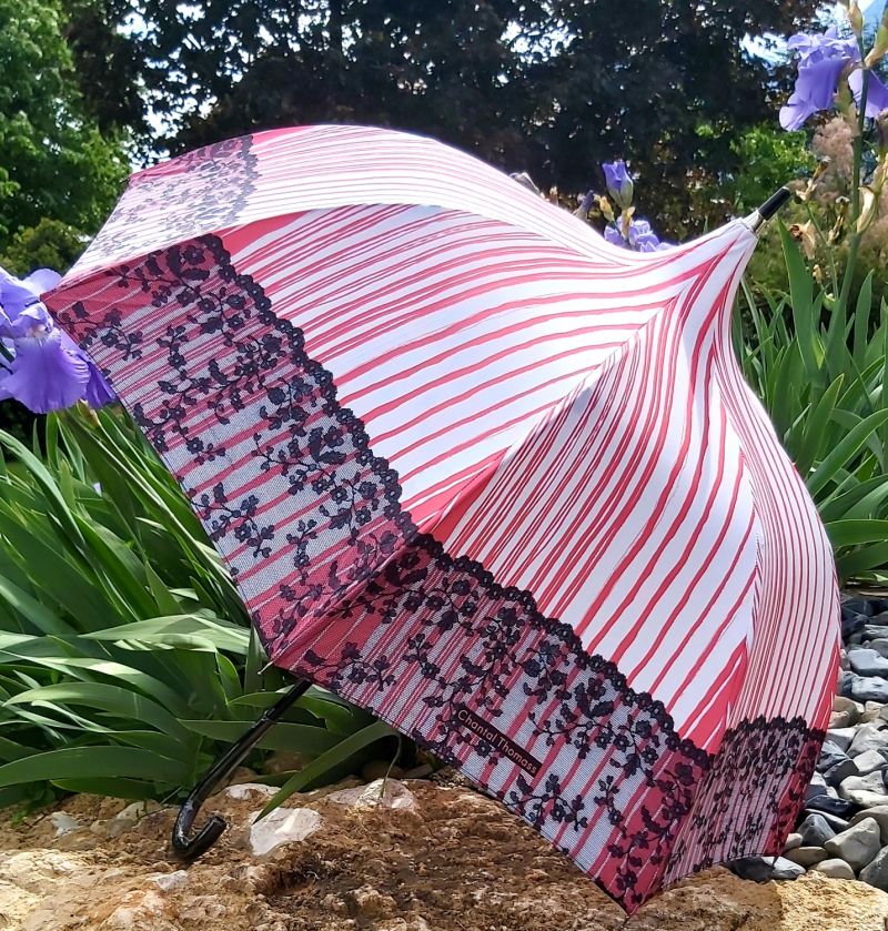 Parapluie Chantal Thomass pagode anti uv 50 rose imprimé dentelle noir français, léger et confortable