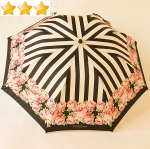 Parapluie Chantal Thomass pliant rayé ivoire et noir français et indice de protection solaire de SPF50+, robuste et élégant
