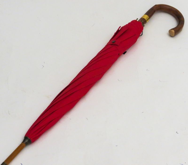 Parapluie Aurillac petit berger coton rouge anti uv à 100% pg chataignier, solide et anti vent