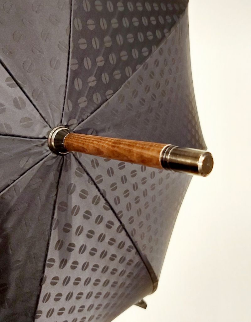 Parapluie homme canne manuel en montage anglais sur de l'érable flambé tissu noir 