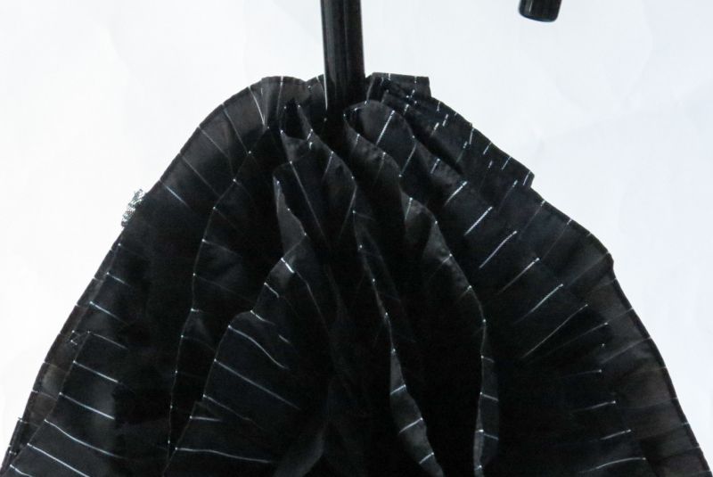 Parapluie long femme noir rayure volant dentelle Chantal Thomass anti uv , élégant & chic