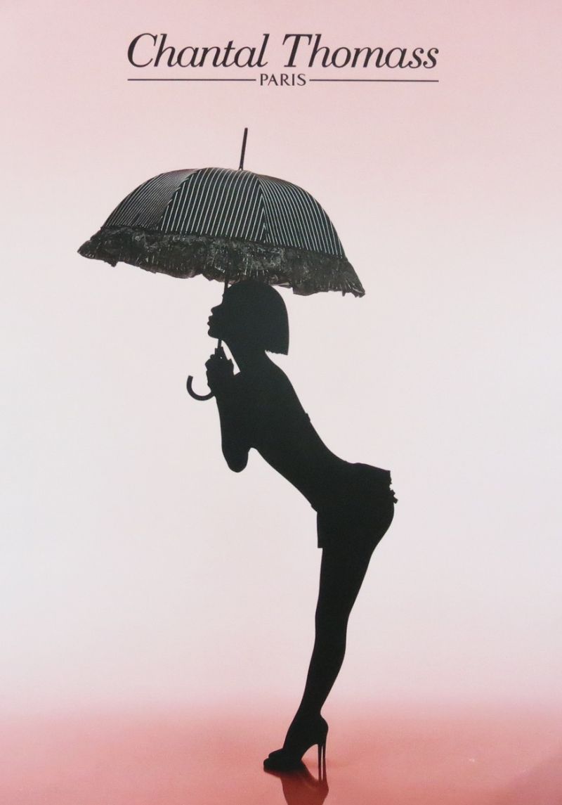 Parapluie long manuel rose dentelle à résille bordé de fleurs par Chantal Thomass, élégant et résistant